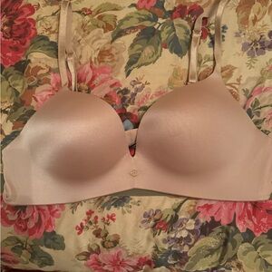 VICTORIA SECRET 36B PADDED MEDIUM PUSH-UP. MEMORY PADDING. BNWOT.